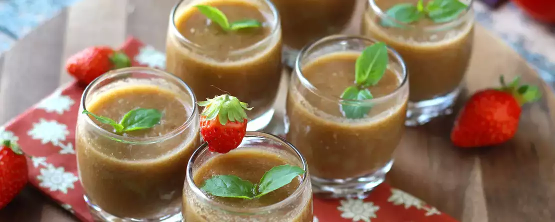 Strawberry and tomato gazpacho: a fresh and original summer appetizer
