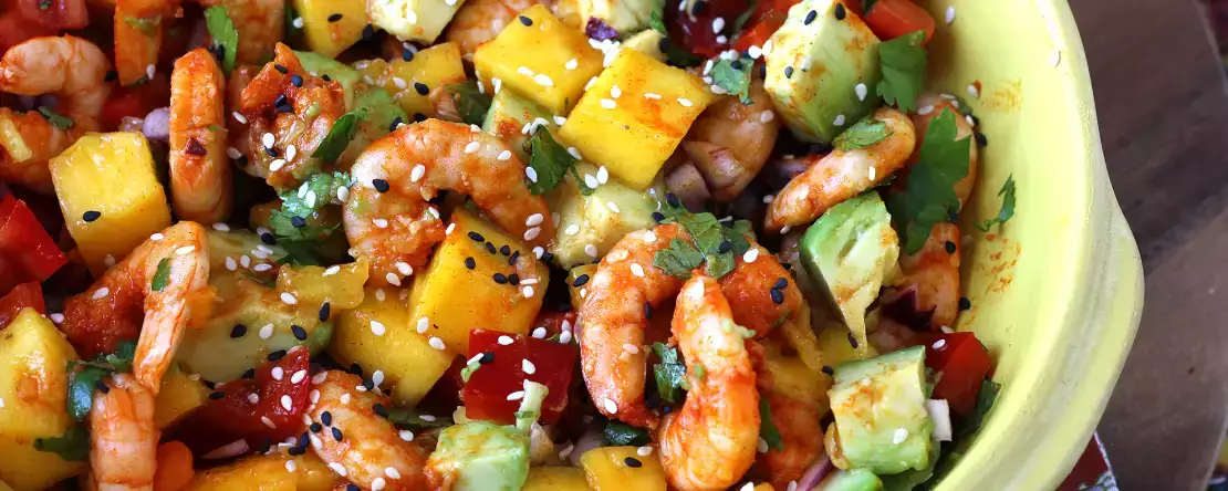 Shrimp and mango salad, fresh and perfect for summer