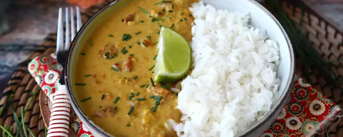 Red lentil curry with coconut milk: an easy, creamy recipe