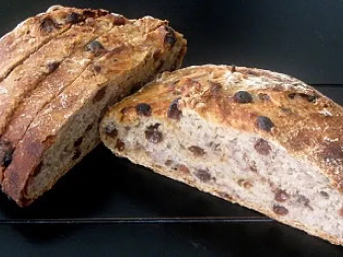 Whole wheat raisin-walnut artisan bread