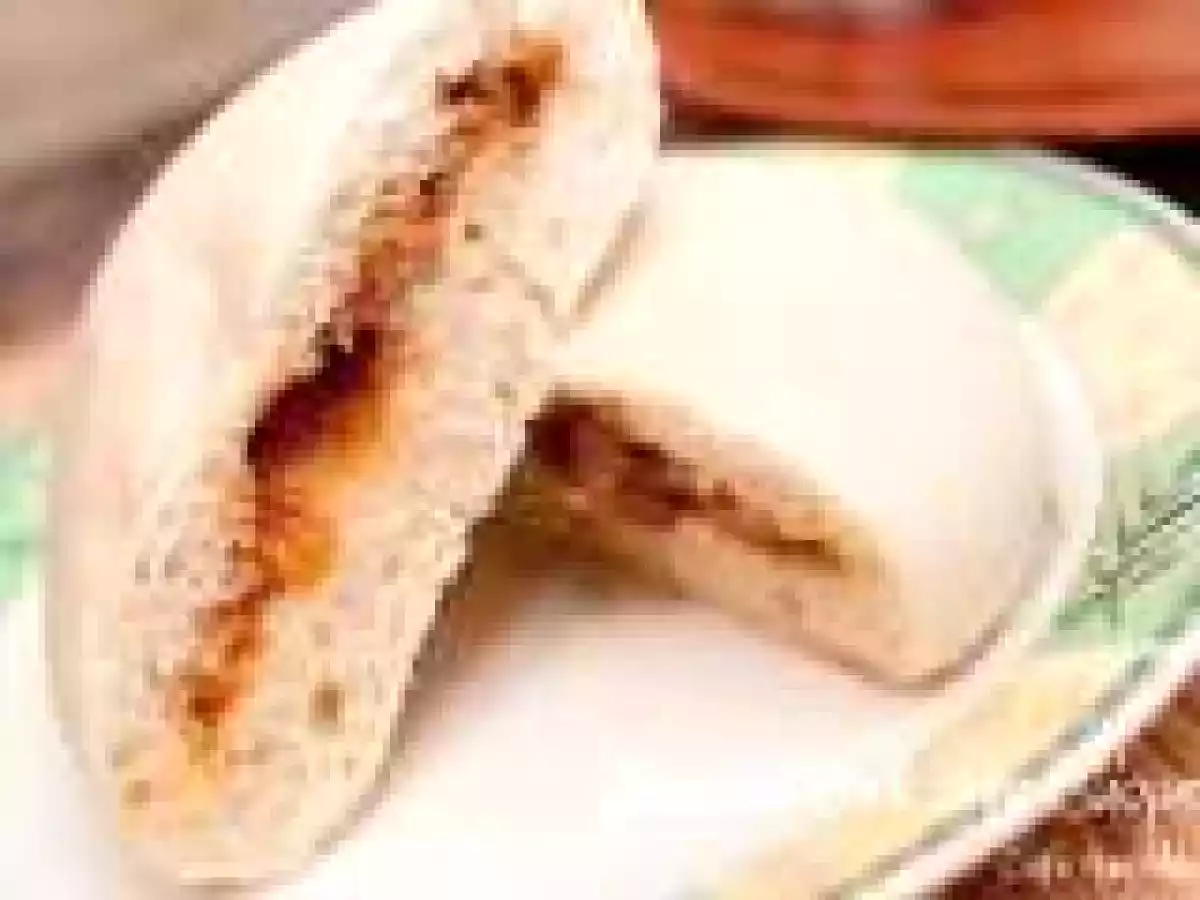 Siopao (Steamed Pork Buns)