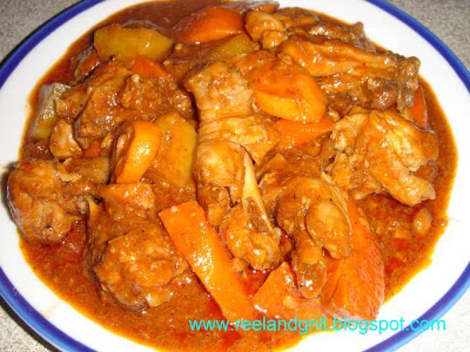 Chicken caldereta or kalderetang manok (chicken stewed in tomato sauce ...