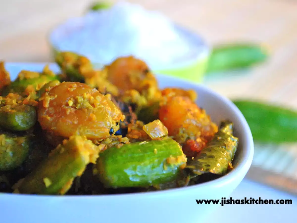 Recipe Kovakka chemmeen thoran / ivy gourd - prawn stir fry with coconut