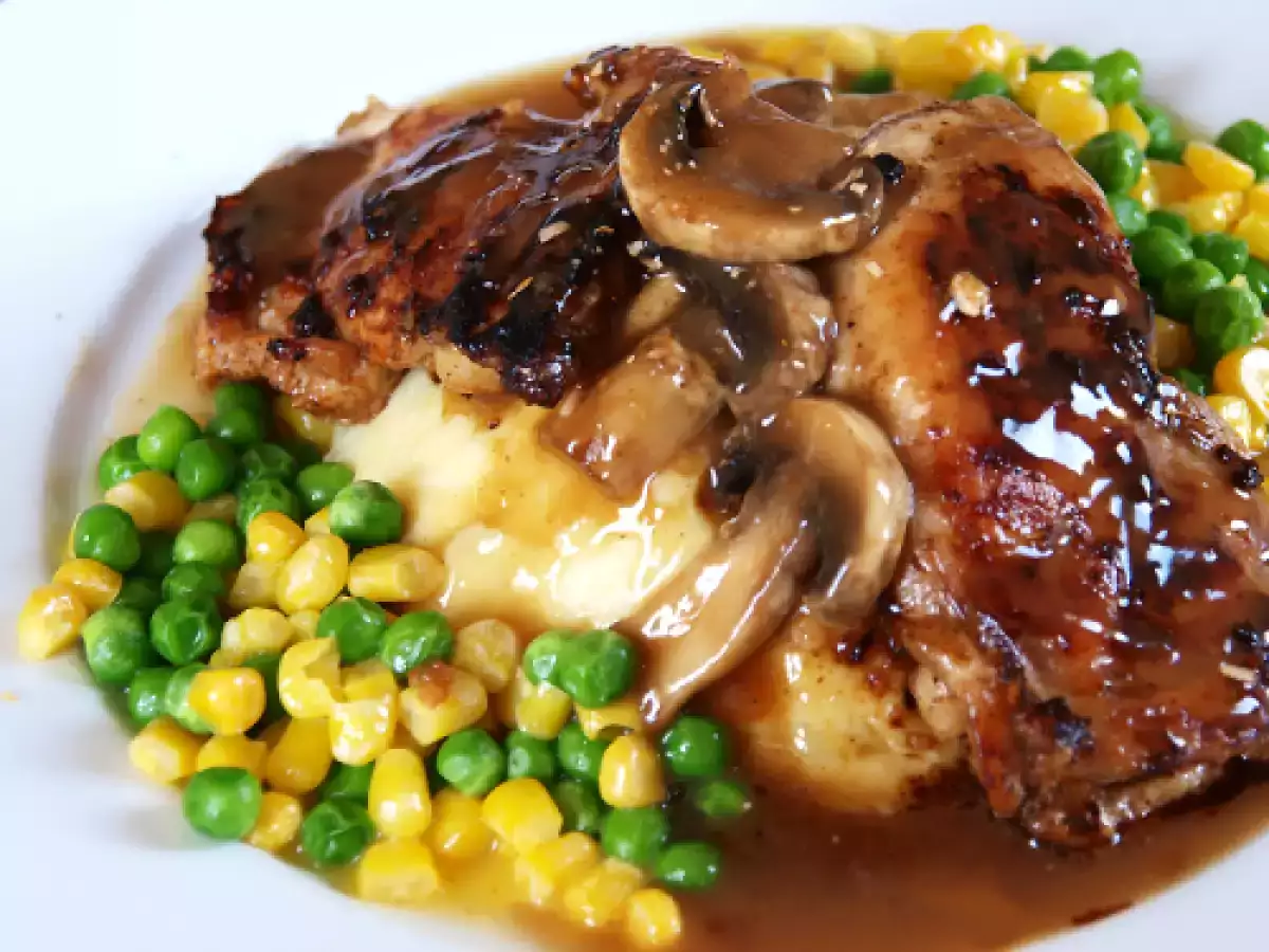 Recipe Spicy creole chicken served in mashed potatoes