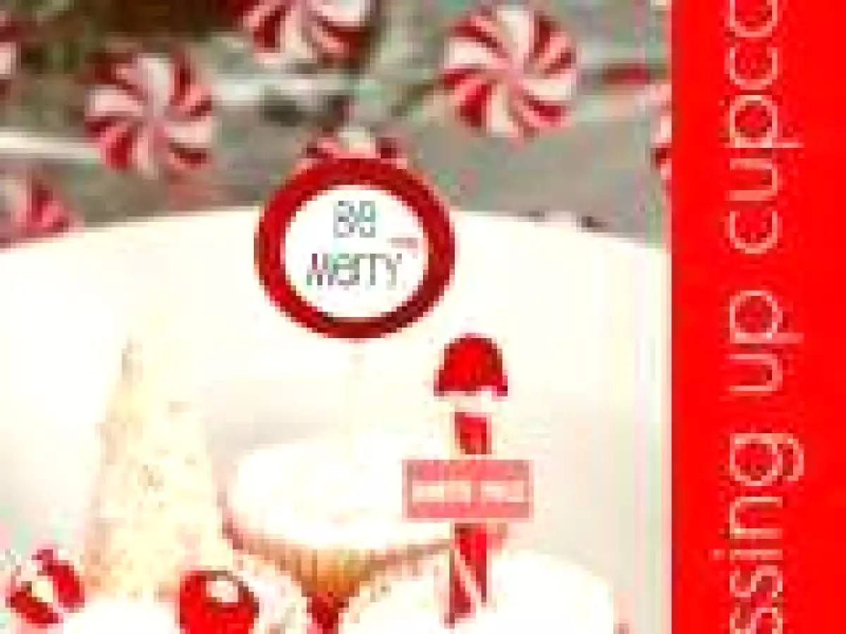 {Easy Entertaining} Decorating Holiday Cupcakes