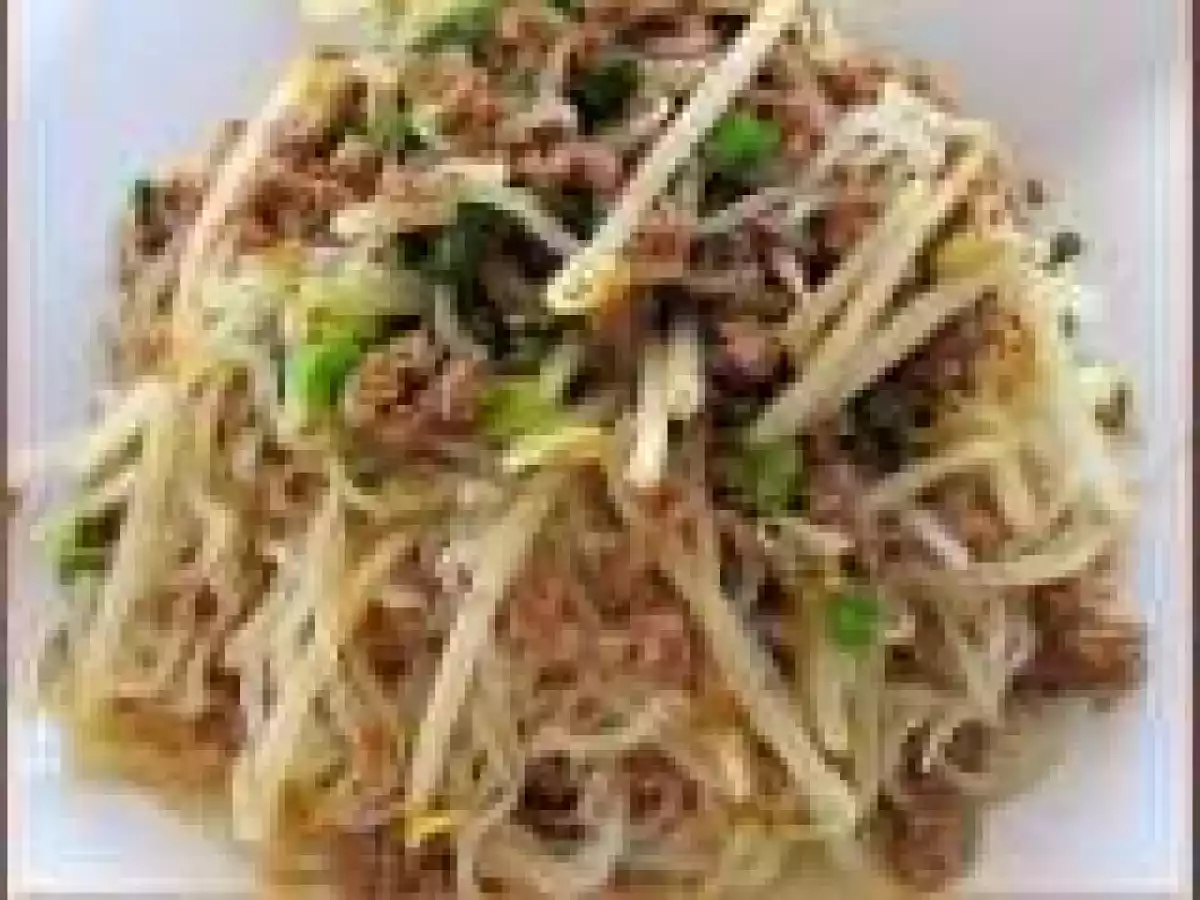 Stir-Fried Shirataki Noodles with Spicy Ground Pork