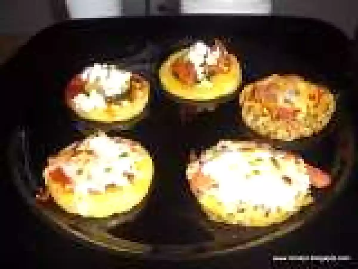 Clean Eating #66: Super Quick & Easy Gluten Free Polenta Mini Pizzas