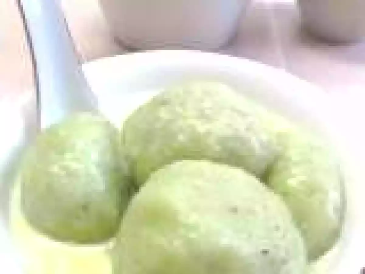 Young sticky rice dumplings with coconut-almond filling in vanilla sauce (Bánh chay c?m nhân h?t h?nh nhân d?a s?t vani)