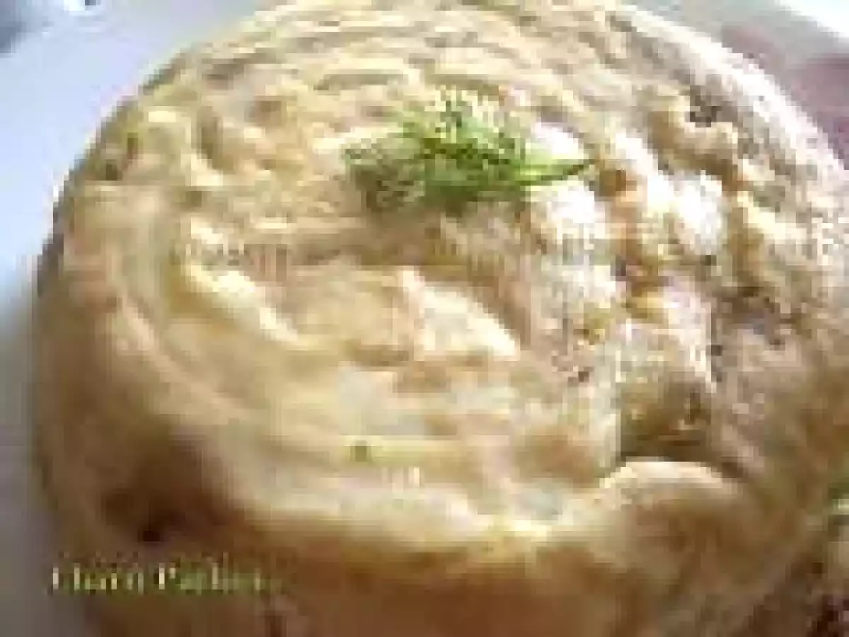Chatti Pathiri / Layered pancakes with Chicken masala and scrambled Egg filling