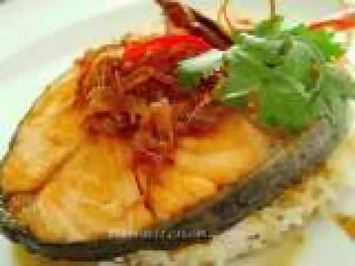 Salmon Sort Ma-kham Sam Rod (Salmon in tamarind sauce)