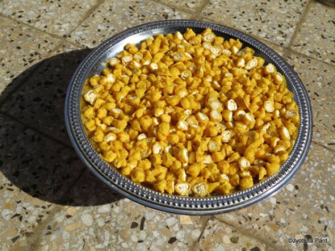 How To Make Moongodi (Moong Dal Badi / Wadi / Bari)