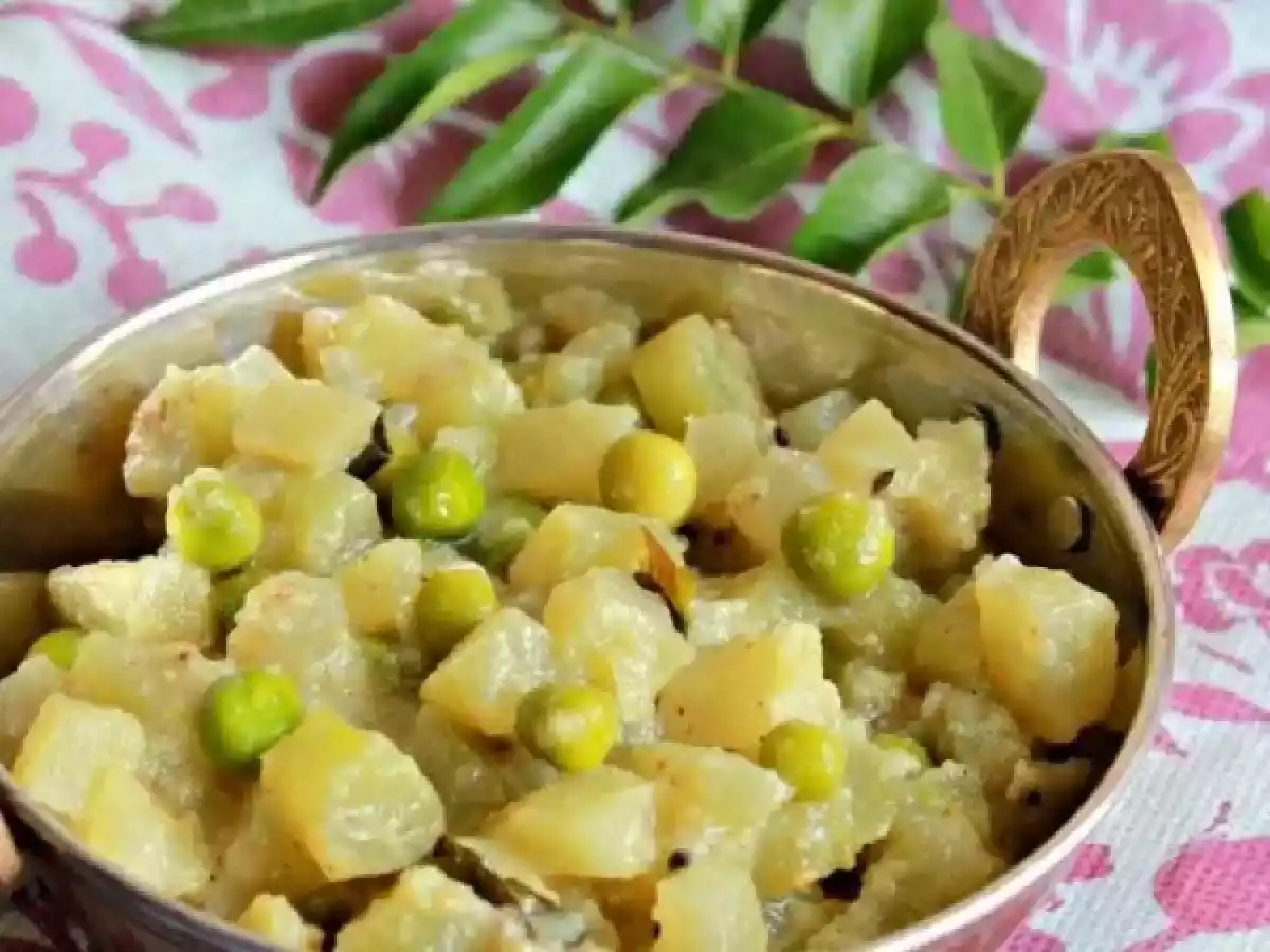 Chow-Chow Pattani Curry, Chayote And Peas Curry