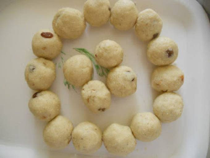 Rava Ladoo (Suji Ladoo)