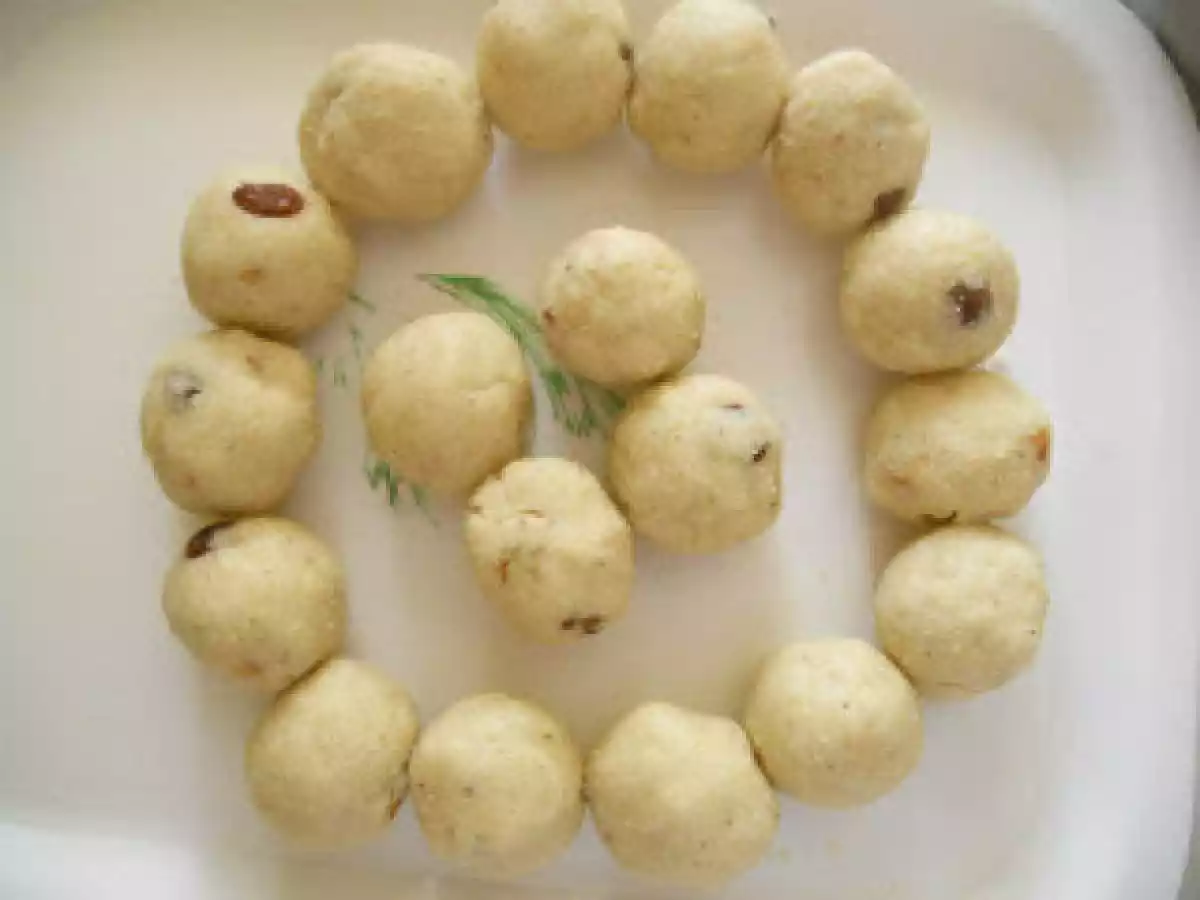 Rava Ladoo (Suji Ladoo)