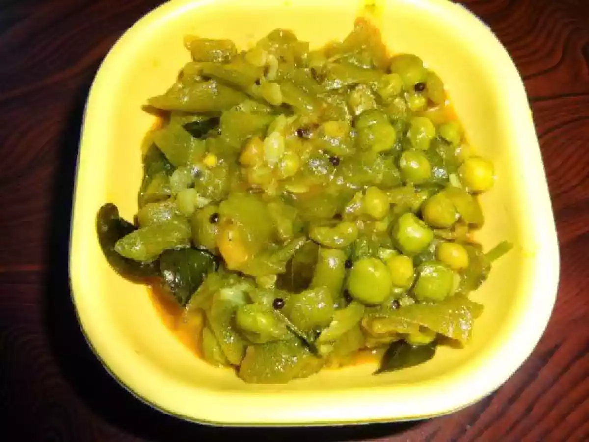 BEERAKAYA BATANI KURA (RIDGE GOURD WITH GREEN PEAS)
