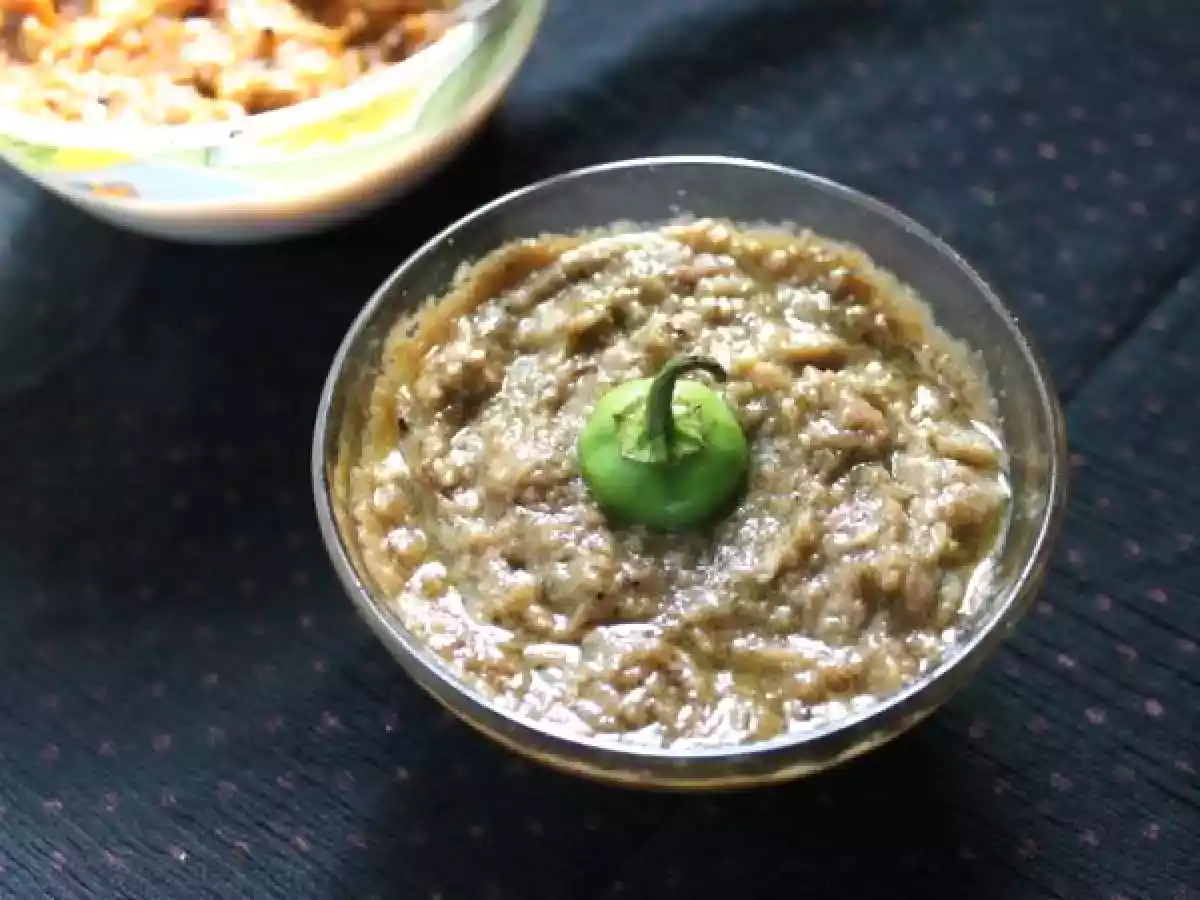 Green Chilli Chutney / Pacha Milagai Chutney / Spicy Chilli Chutney / Chilli Garlic & Onion Chutney