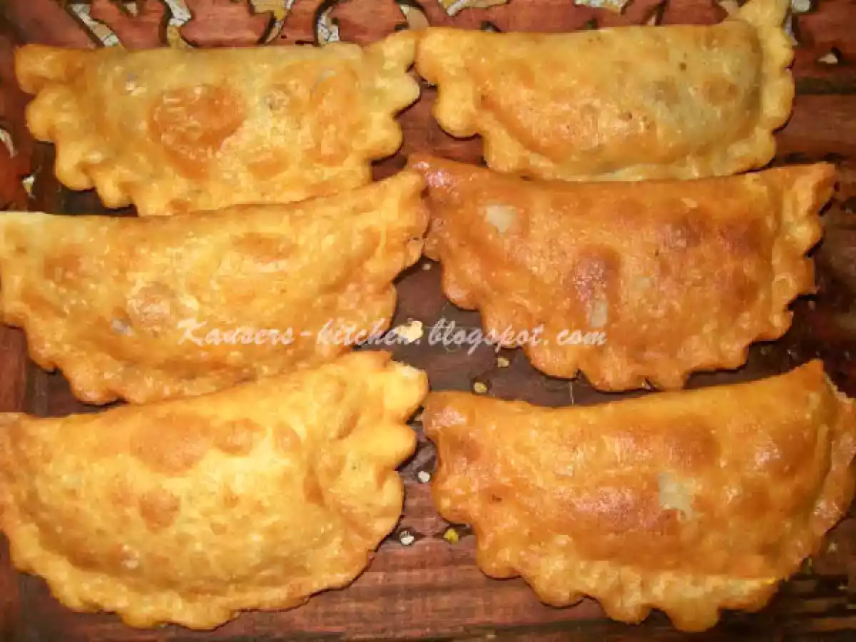Chobey ki poori - coconut stuffed sweet empanadas