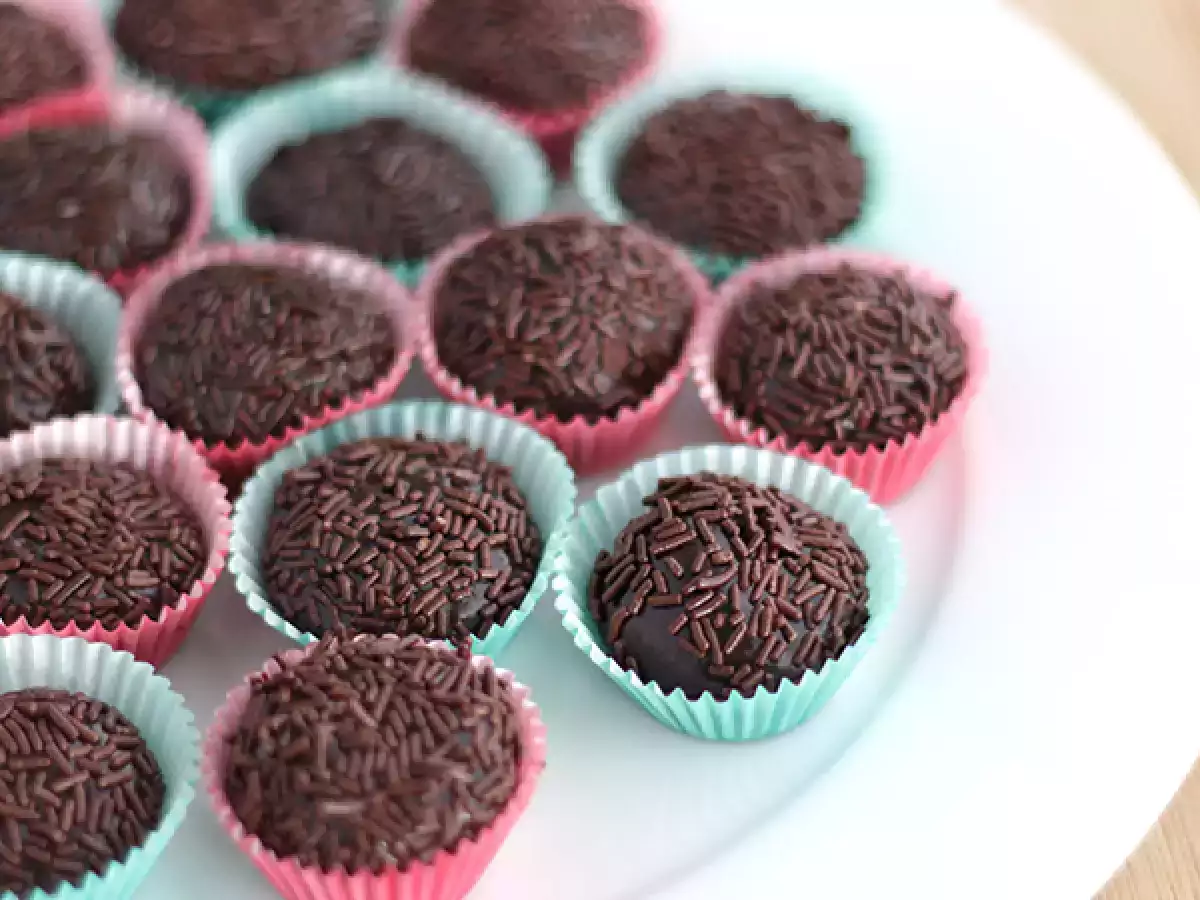 Recipe Brigadeiro, little brasilian treats - video recipe !
