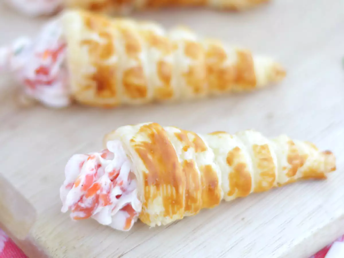 Recipe Flaky cones with salmon and cream cheese - video recipe !