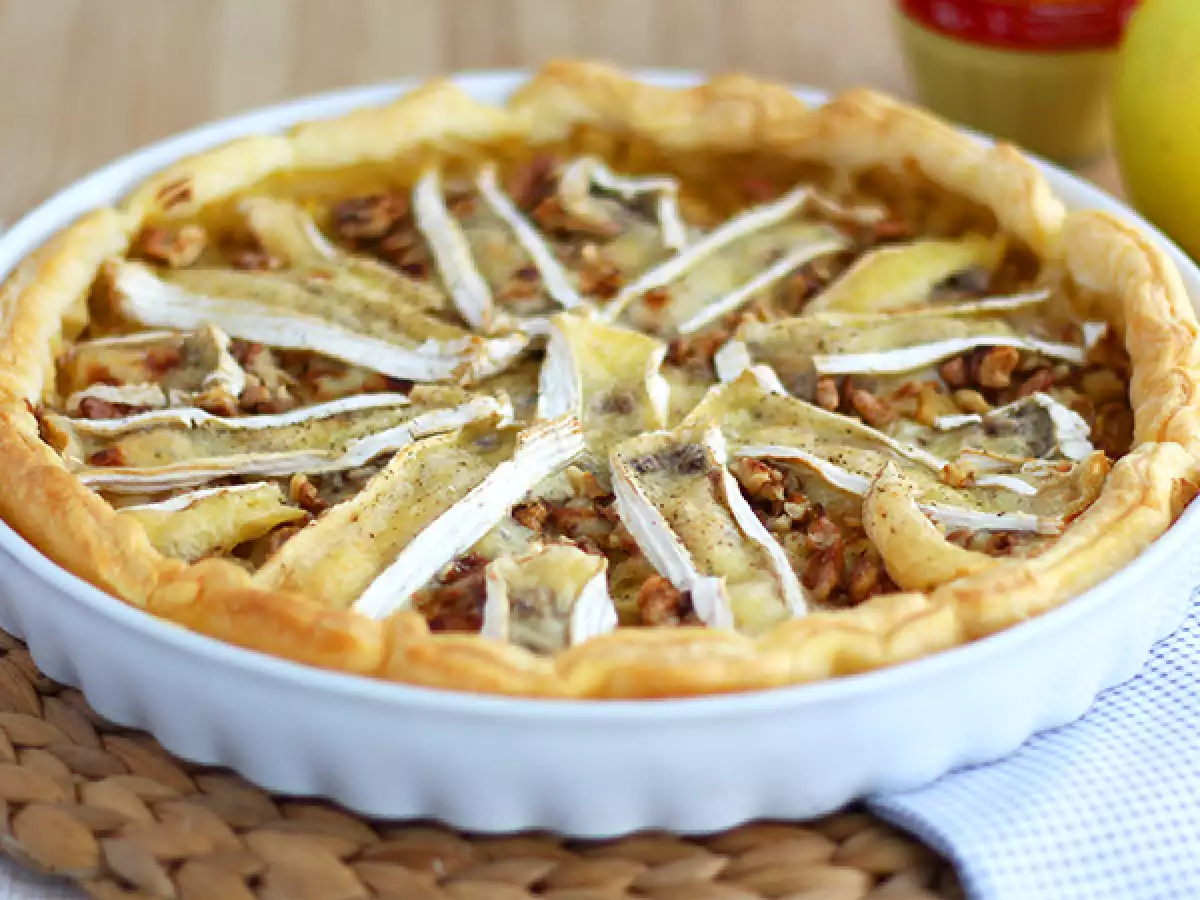 Recipe Camembert and apples tart - video recipe!
