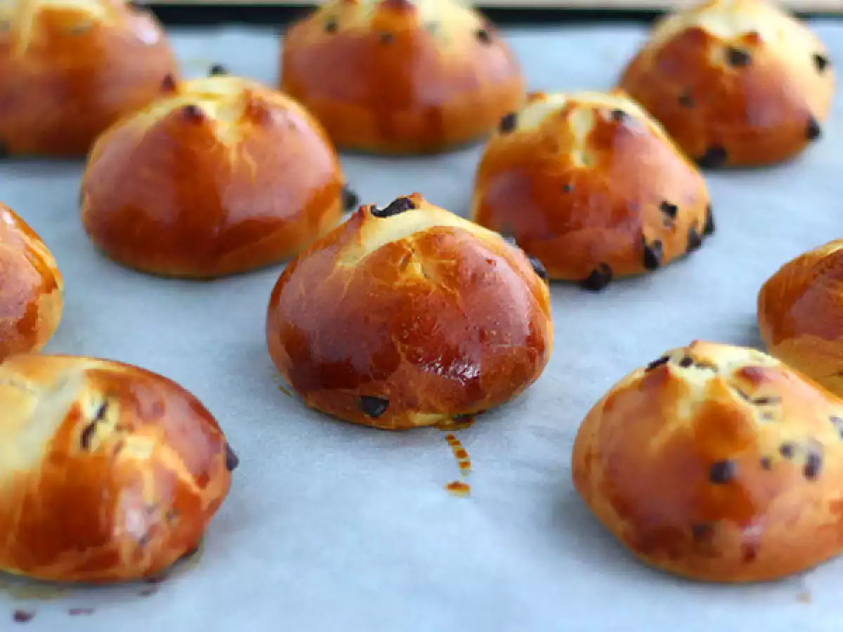 Recipe Chocolate chip brioche buns