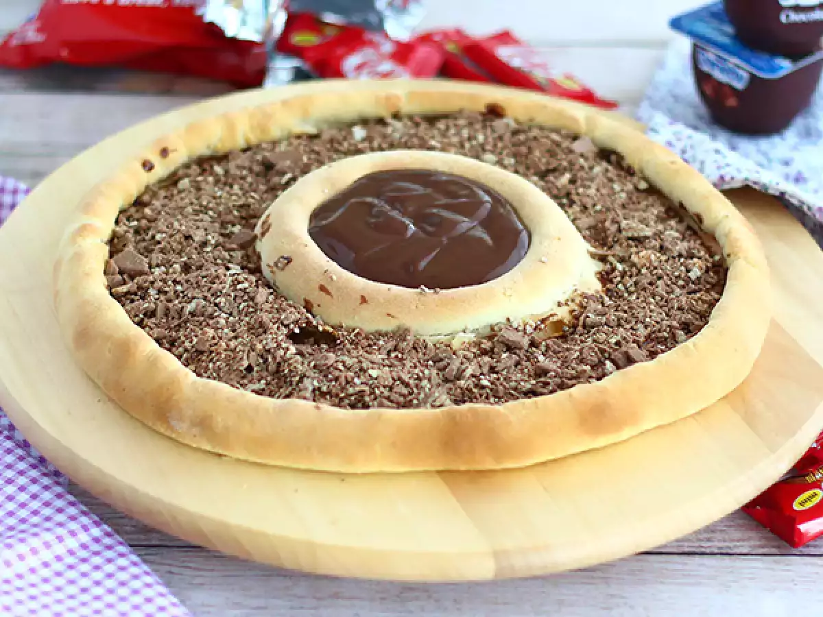 Recipe Kit kat and chocolate danette pizza