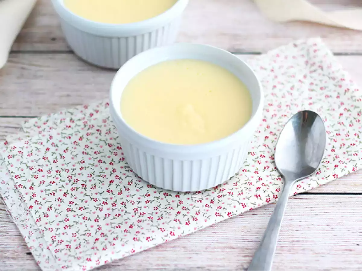 Recipe Quick and easy vanilla custard dessert