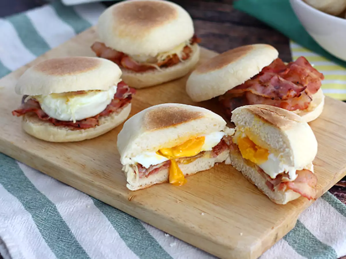 Recipe Egg and bacon english muffins