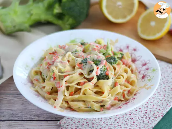 One pot pasta with salmon and broccoli