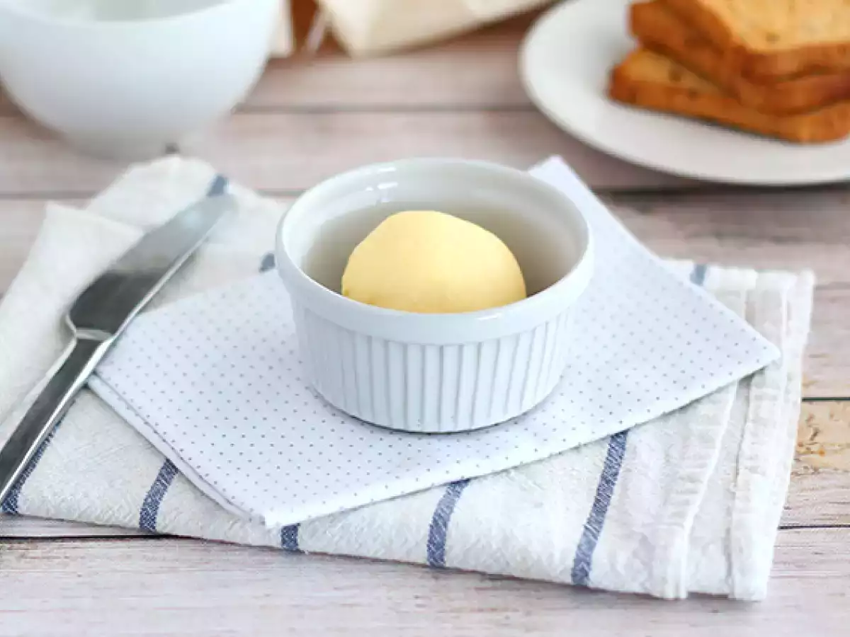Recipe How to make homemade butter