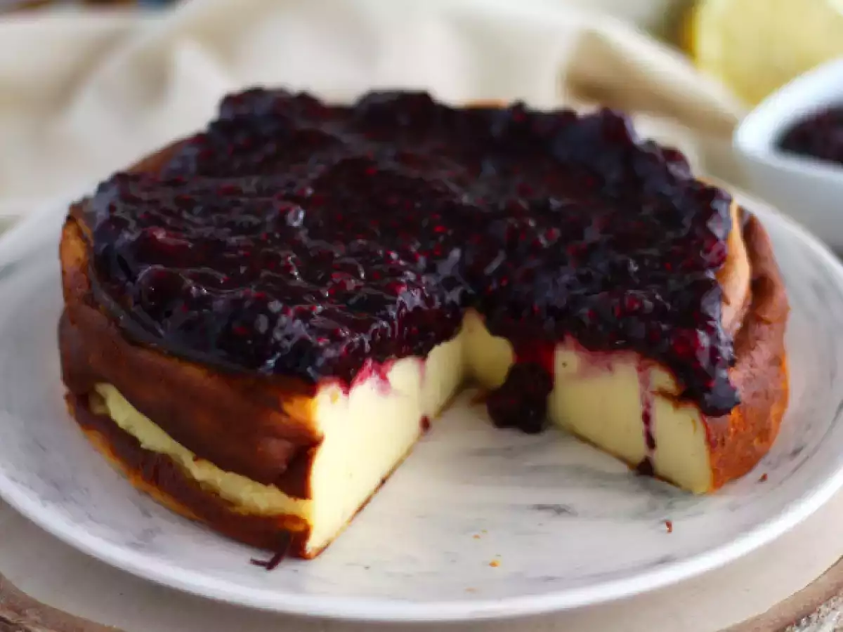 Recipe Condensed milk cheesecake with berry compote
