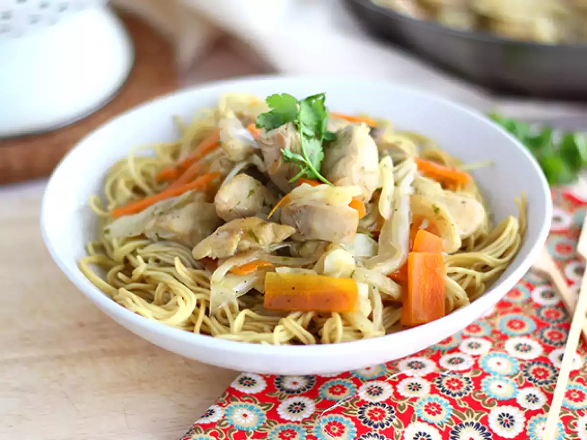 Recipe Chow mein (chao men), chinese noodles with chicken and vegetables