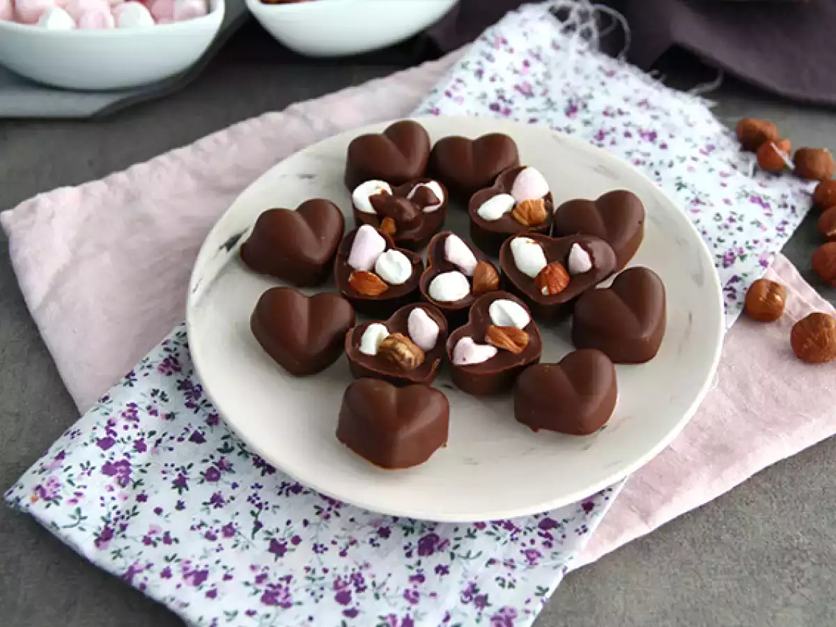 Recipe Homemade chocolates with marshmallows and hazelnuts