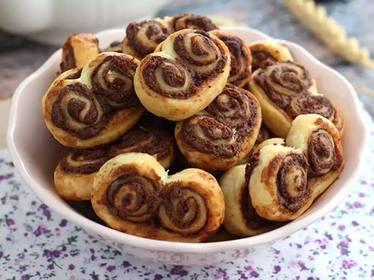Recipe Puff pastry palmiers with chocolate spread