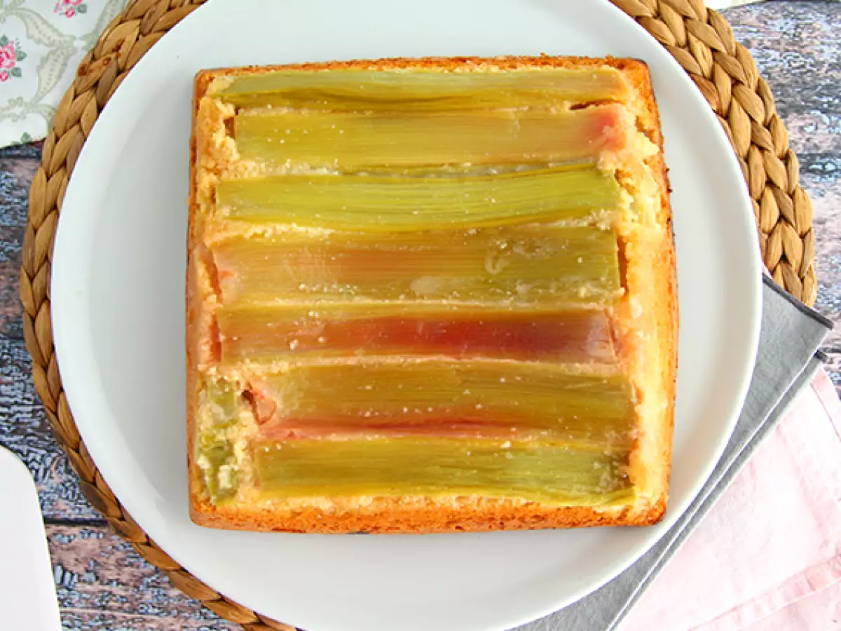 Recipe Upside-down rhubarb cake