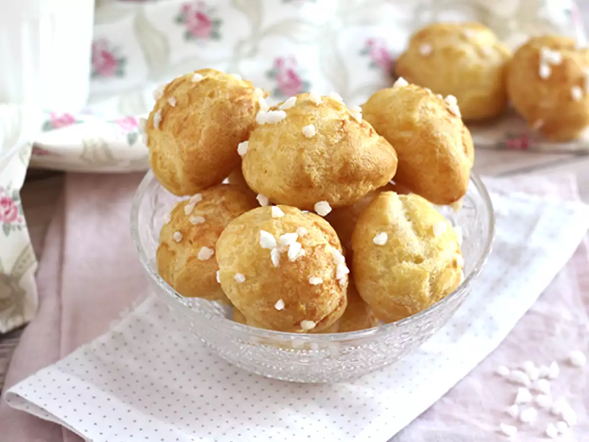 Recipe Chouquettes: choux pastry with pearl sugar