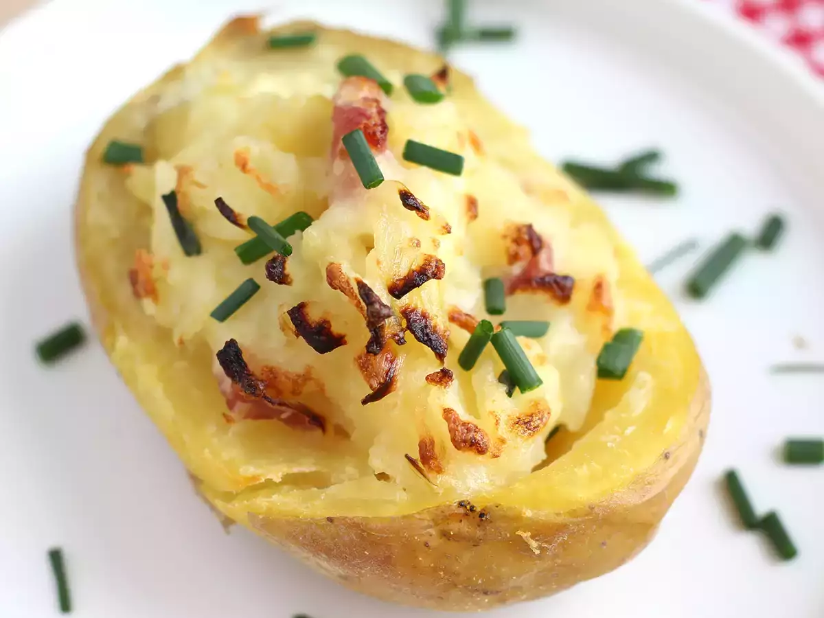 Recipe Oven-baked stuffed potatoes with bacon and cheese
