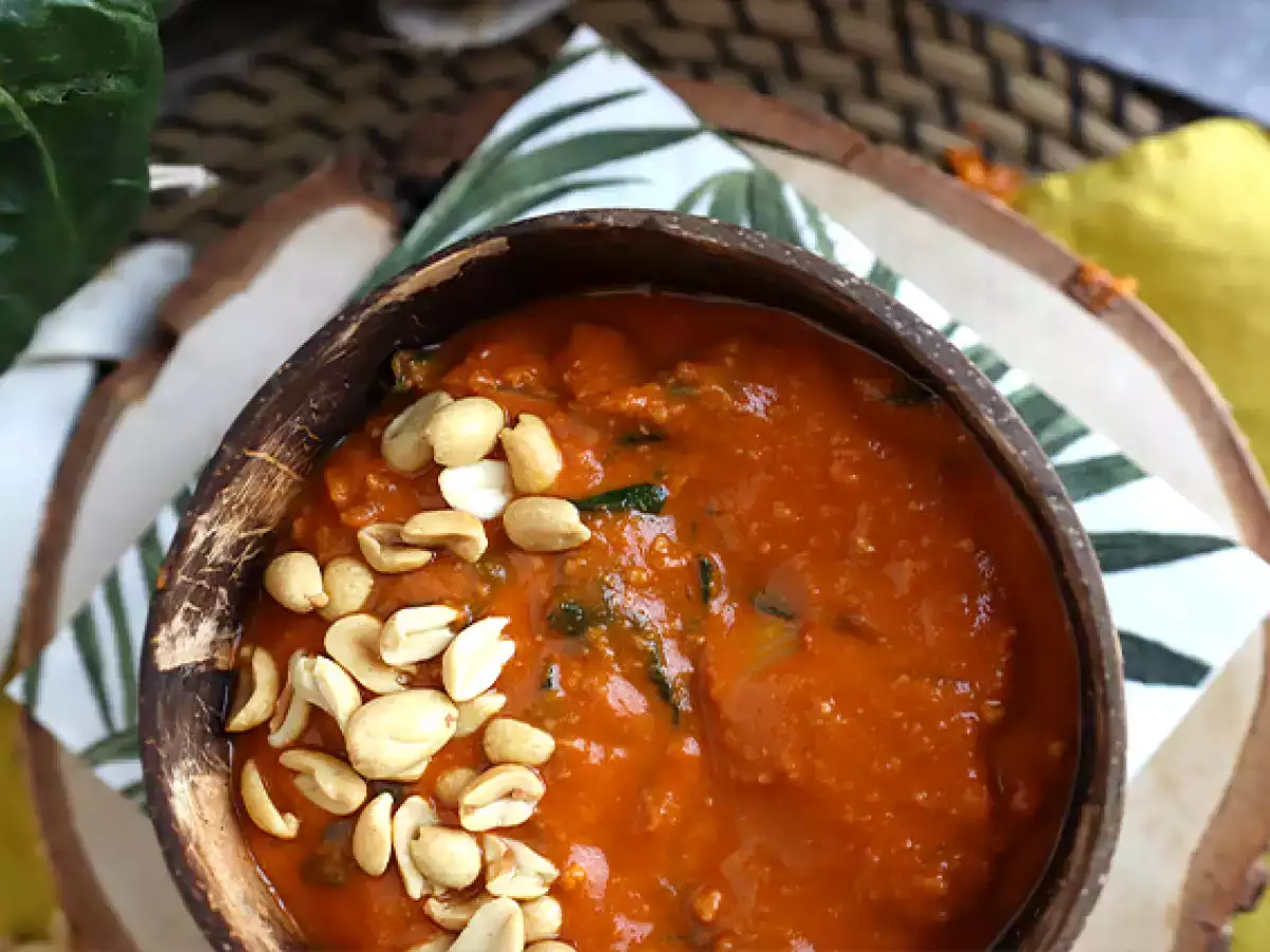 Recipe African peanut soup: tomato, peanut and swiss chard