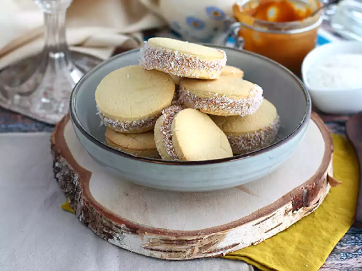 Recipe Argentinian alfajores - coconut and dulce de leche sandwich cookies