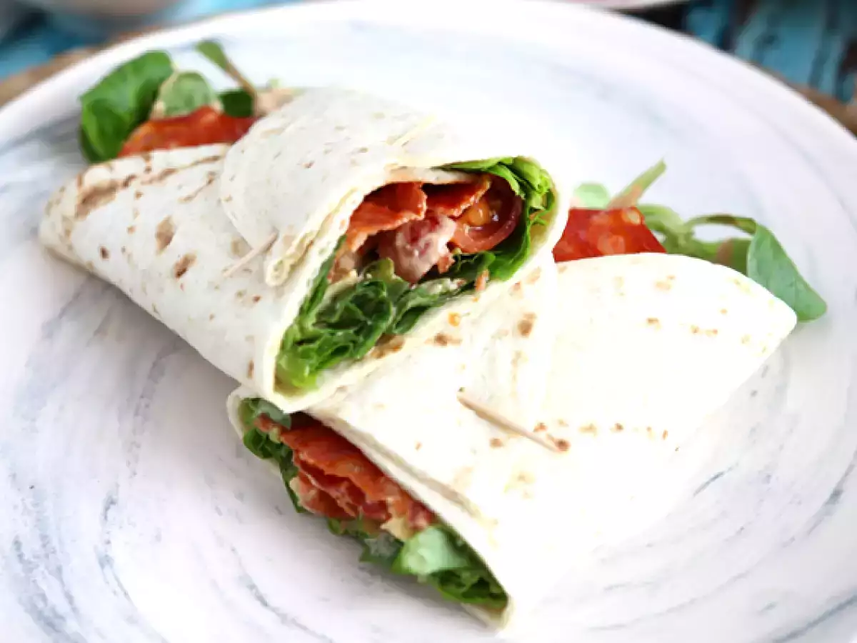 Recipe Chorizo, avocado, and tomato wrap sandwich