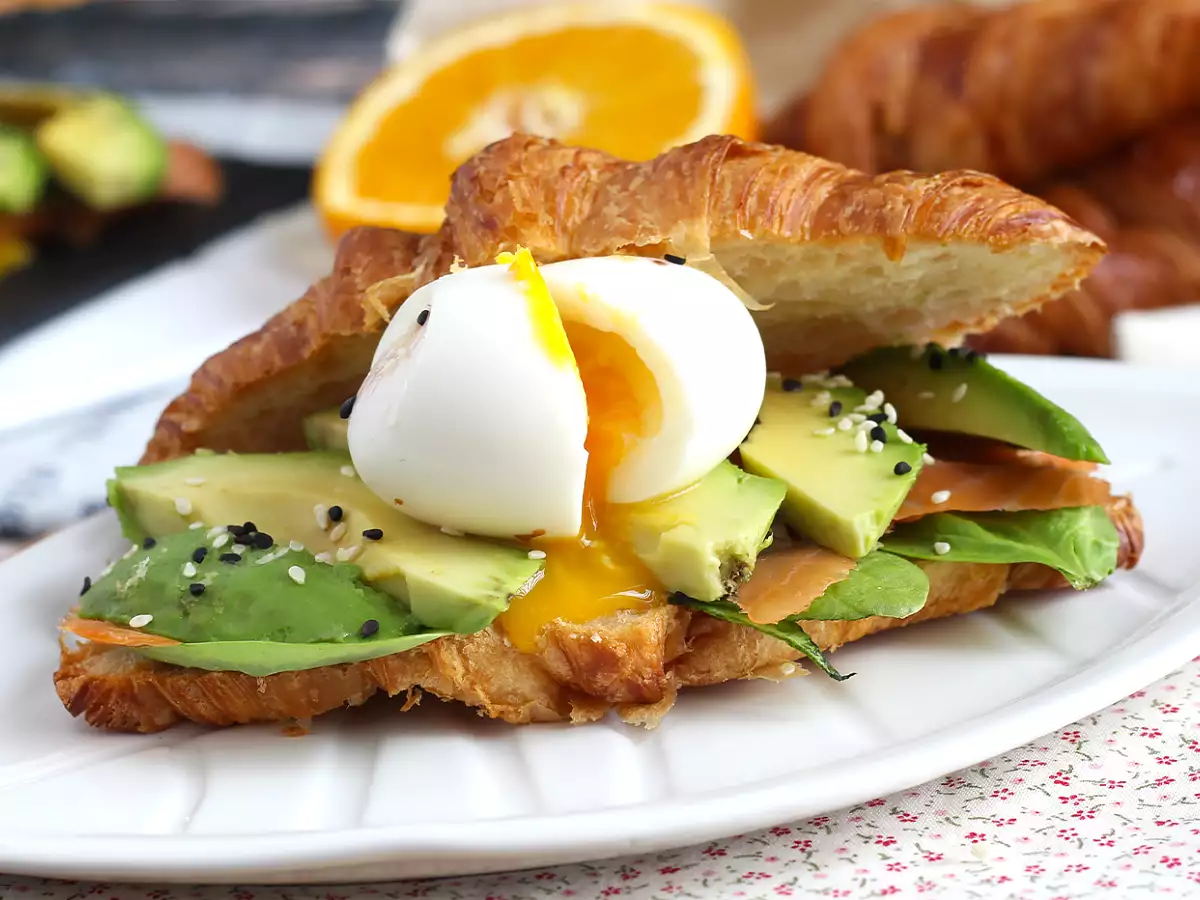 Recipe Brunch-style croissant sandwich