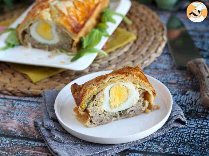 Easter pie - meat pie with eggs