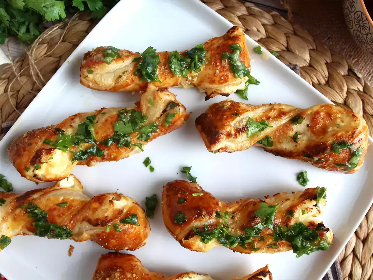 Recipe Cheese twists with cheese and parsley: the must-have appetizer