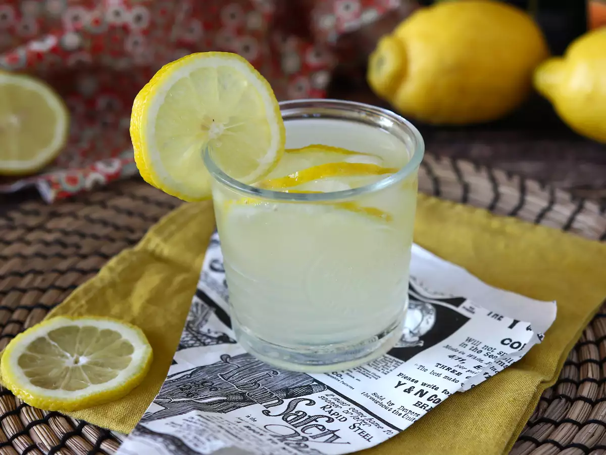 Recipe Limoncello spritz, the best summer cocktail!