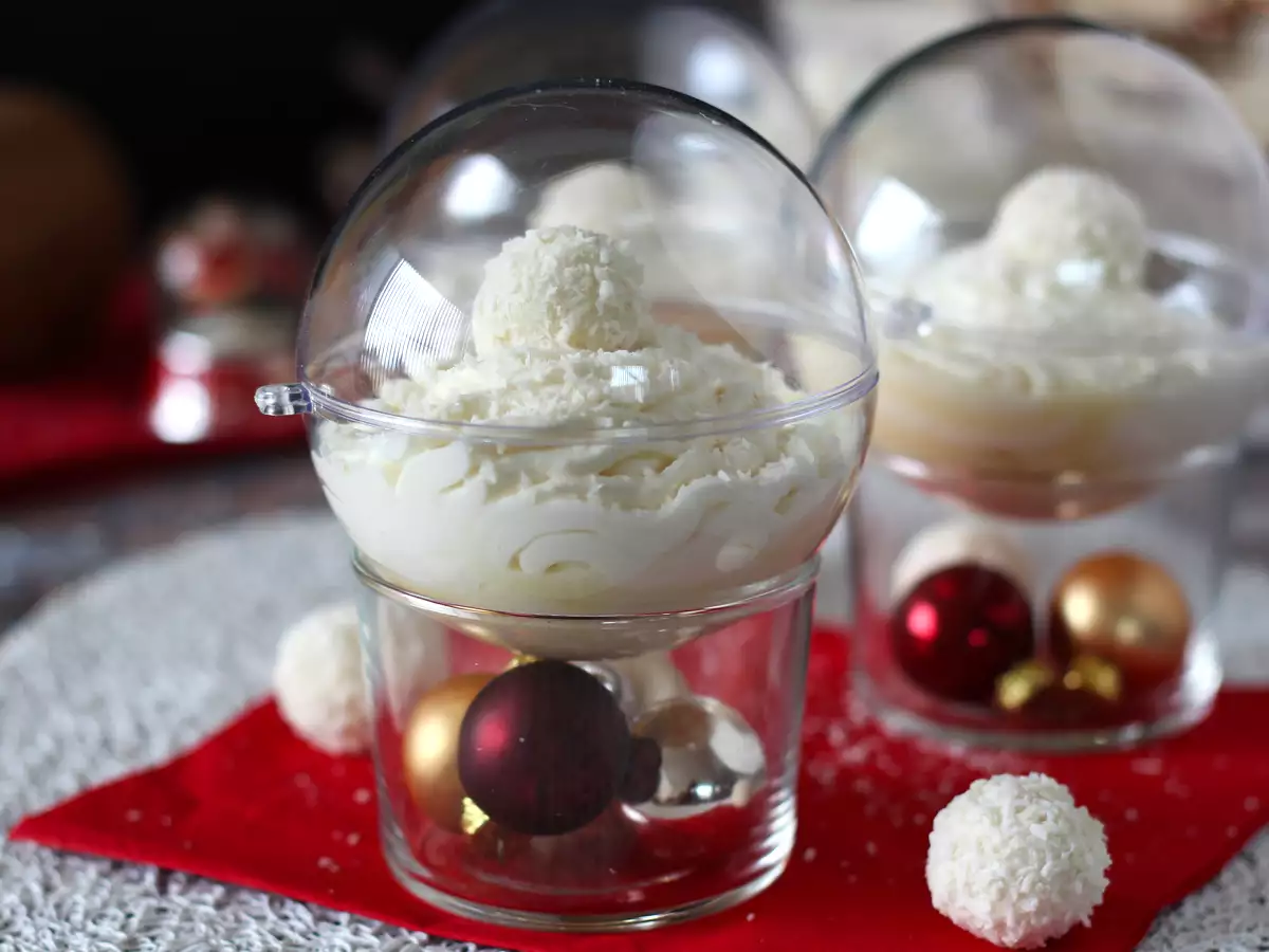 Recipe Coconut verrines raffaello style - a fairytale dessert in a snowball