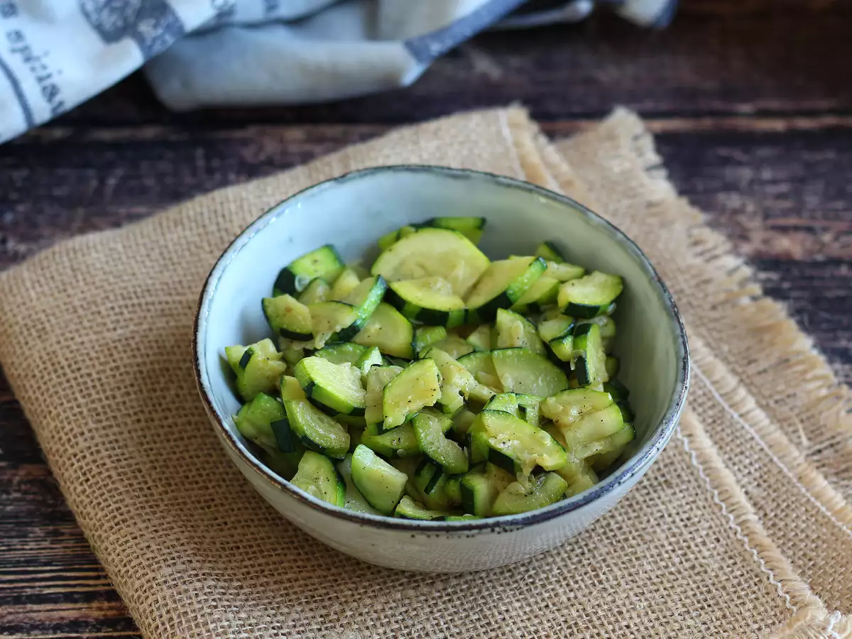 Recipe How to cook zucchini in a pan?