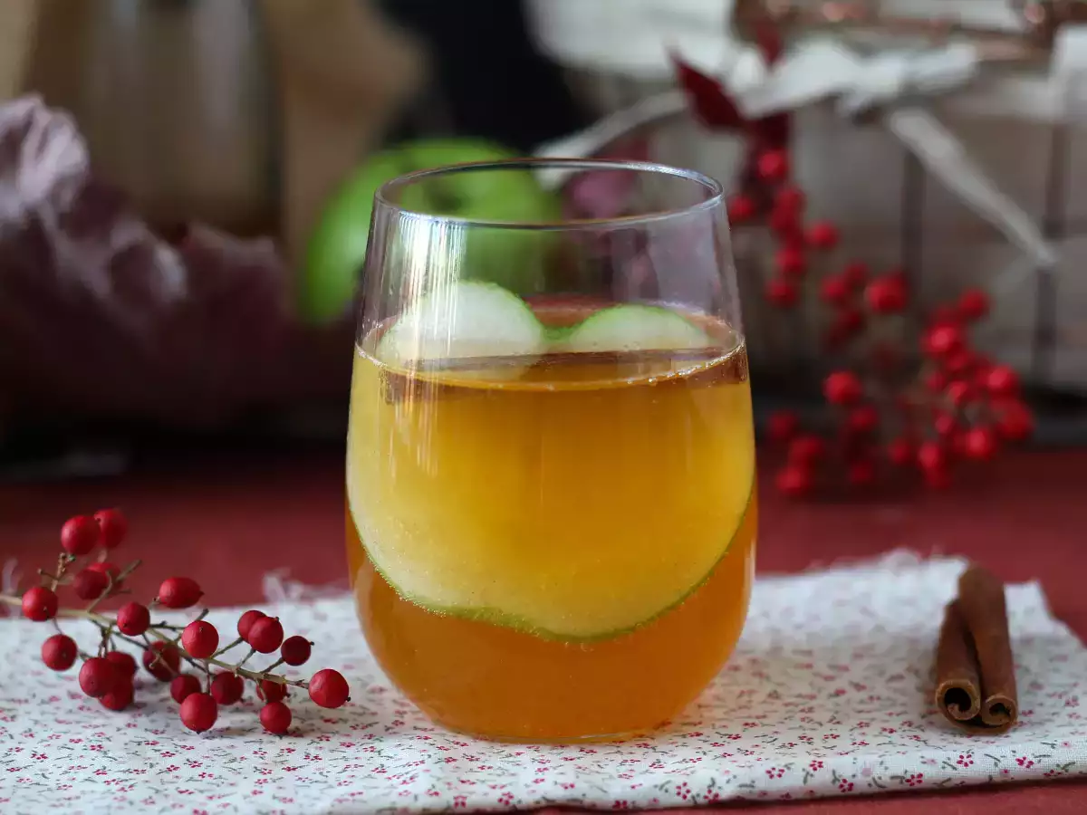Recipe Pumpkin cider spritz, the spicy cocktail with pumpkin spice syrup!