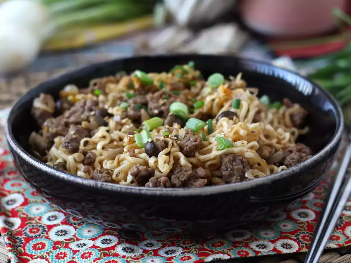 Recipe How to cook instant noodles? quick recipe with beef and mushrooms!