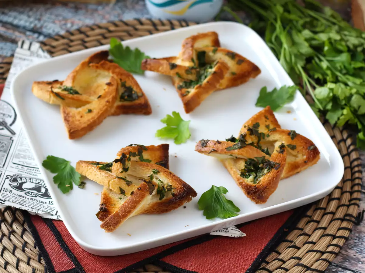Recipe Star-shaped garlic bread with sandwich bread