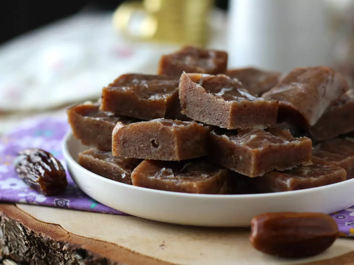 Recipe Date fudge, the little square full of energy and flavour!